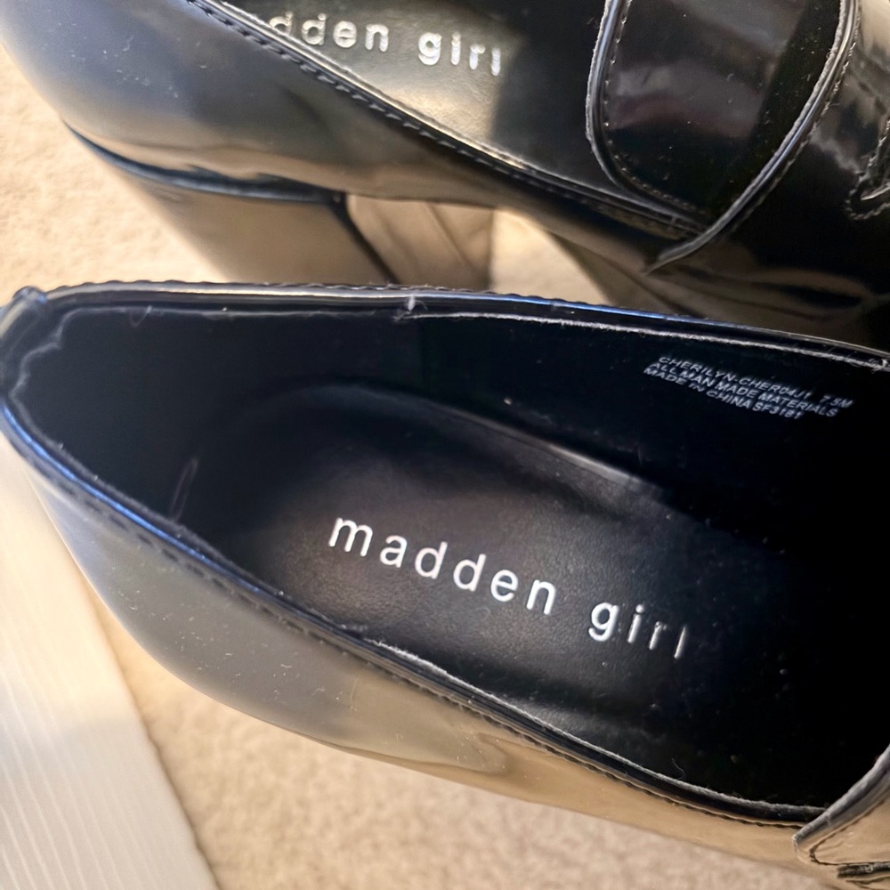 Madden Girl Glossy Black Platform Loafers — Size 7.5 - Picture 3 of 6
